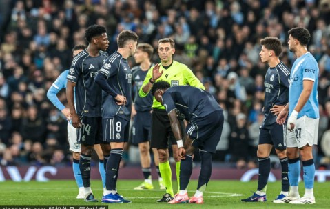 3平10负，自2021年欧冠决赛后切尔西对阵曼城连续13场不胜