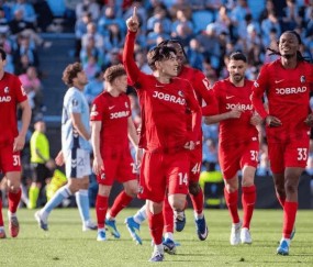 6-1总比分！日本天才导演屠杀， 这支德甲队让全欧刮目相看！