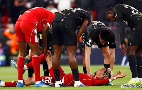 4.8亿豪购换来四大皆空！利物浦魂断欧冠，斯洛特的锅能甩给谁？