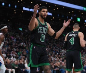 突然断电！绿军最后7分钟只得3分 单节仅11分